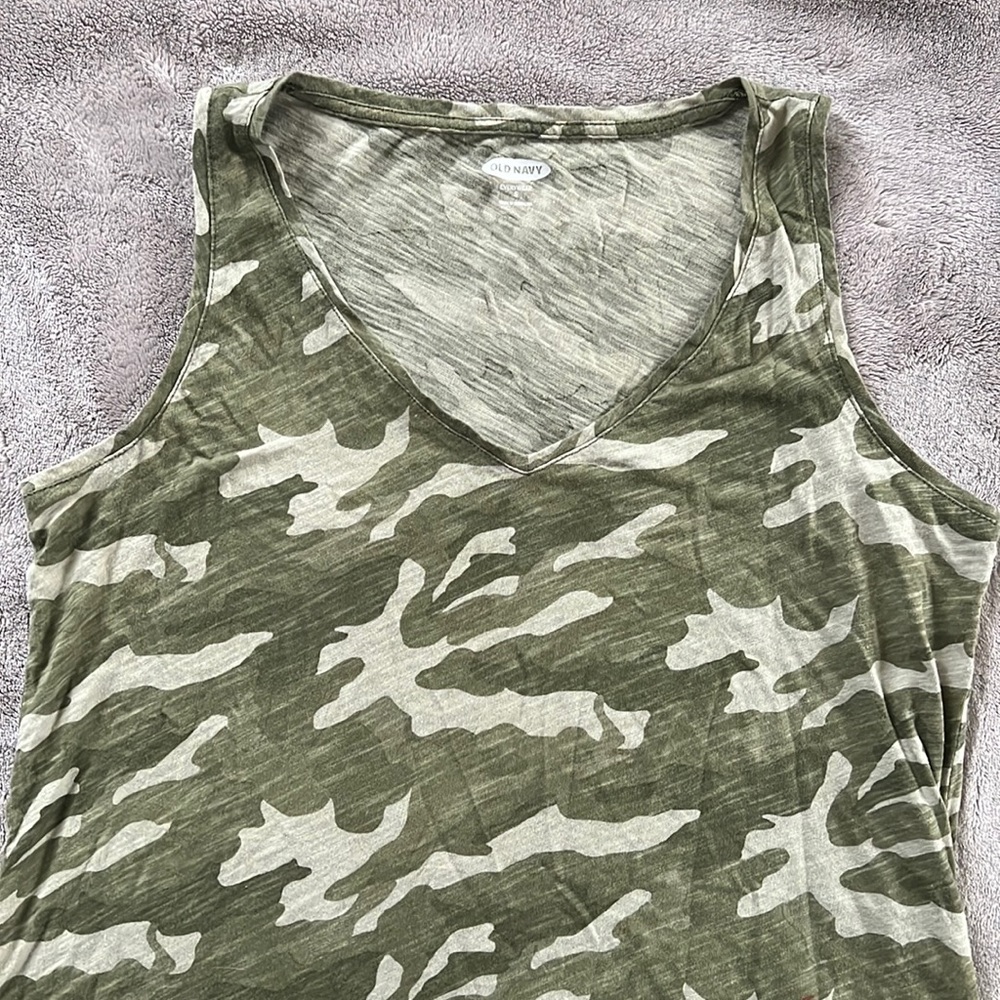 Like NEW Old Navy Camo tank top shirt